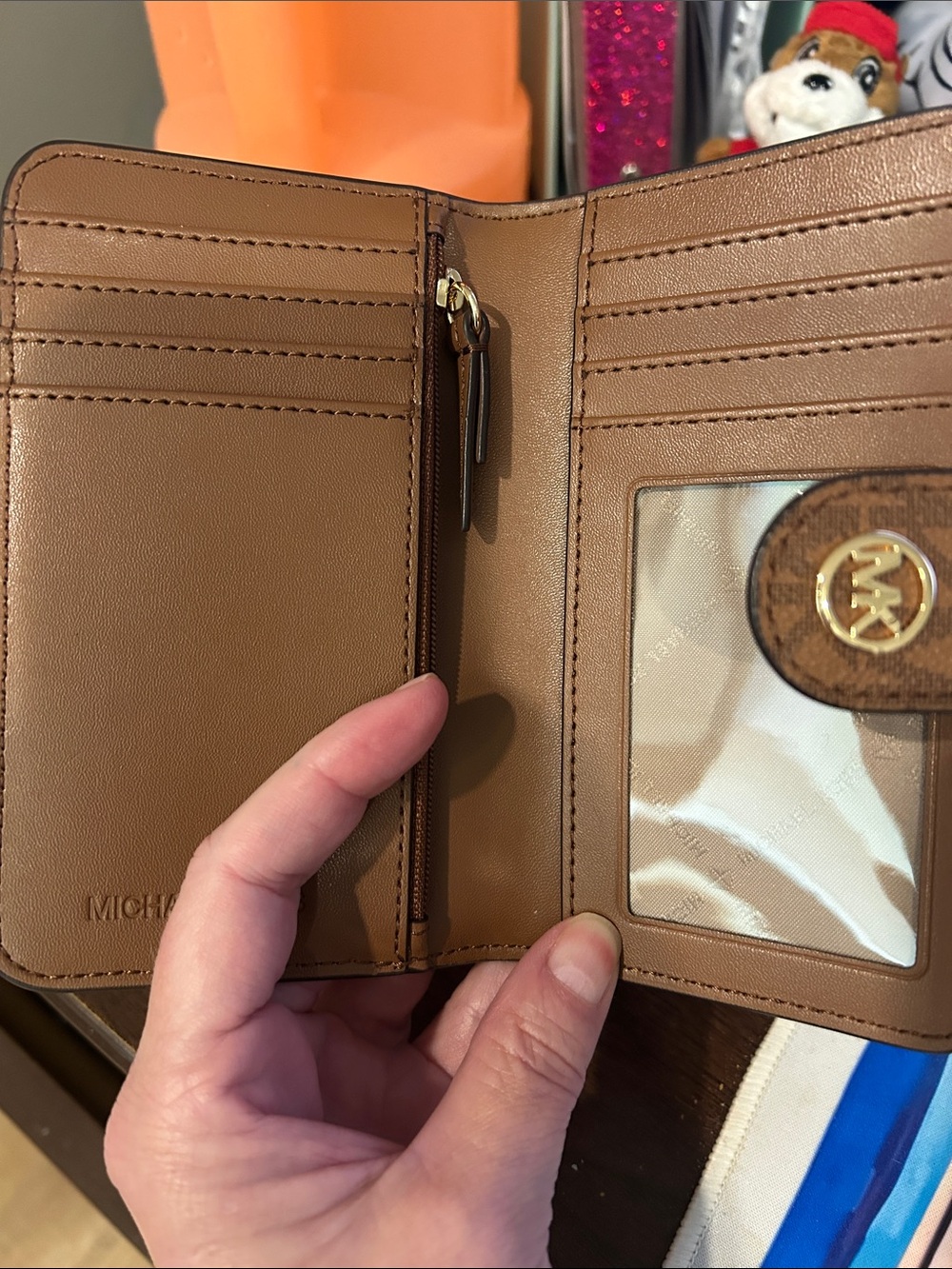 Michael Kors Jet Set Tan Pebbled Leather Wallet with MK Snap - Picture 3 of 3